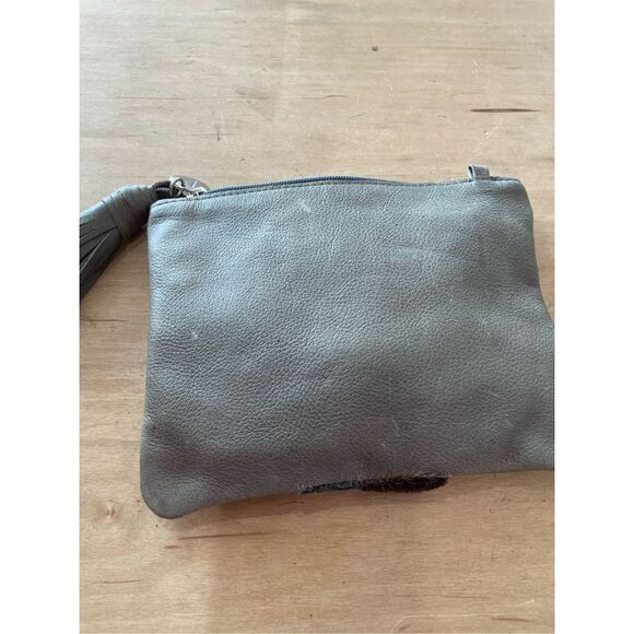 VASH Cowhide Leather Convertible
Crossbody Clutch New with Tags Gift Idea - Picture 3 of 9